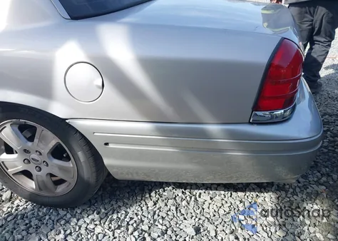 2011 Ford Crown Victoria Lx z USA, uszkodzony, nr VIN 2FABP7EV2BX132608